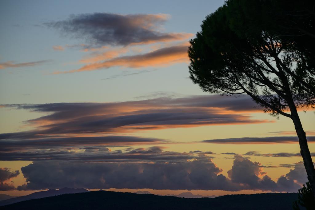 Pian Dei Mucini Resort Il Borgo Massa Marittima Bagian luar foto