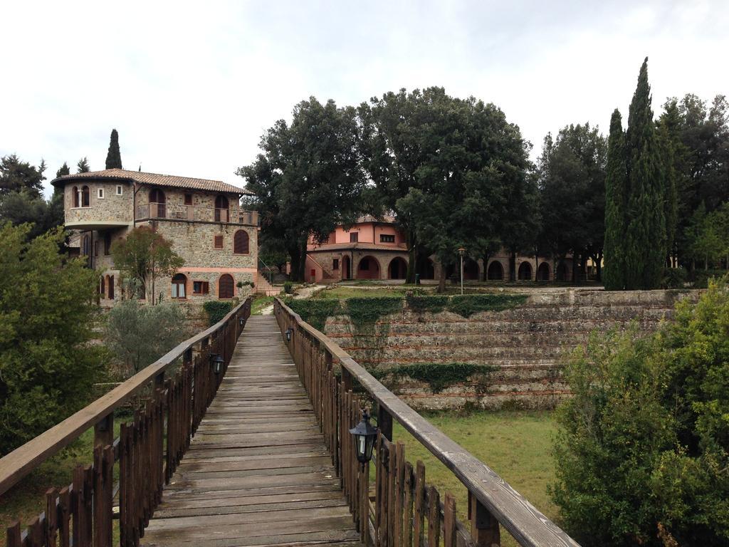 Pian Dei Mucini Resort Il Borgo Massa Marittima Bagian luar foto