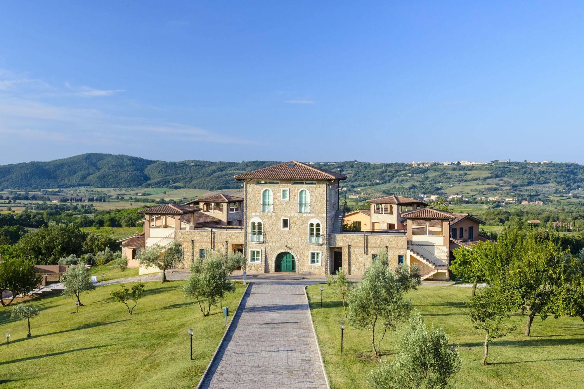 Pian Dei Mucini Resort Il Borgo Massa Marittima Bagian luar foto
