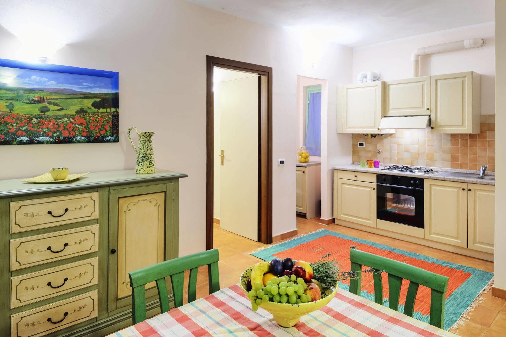 Pian Dei Mucini Resort Il Borgo Massa Marittima Bagian luar foto