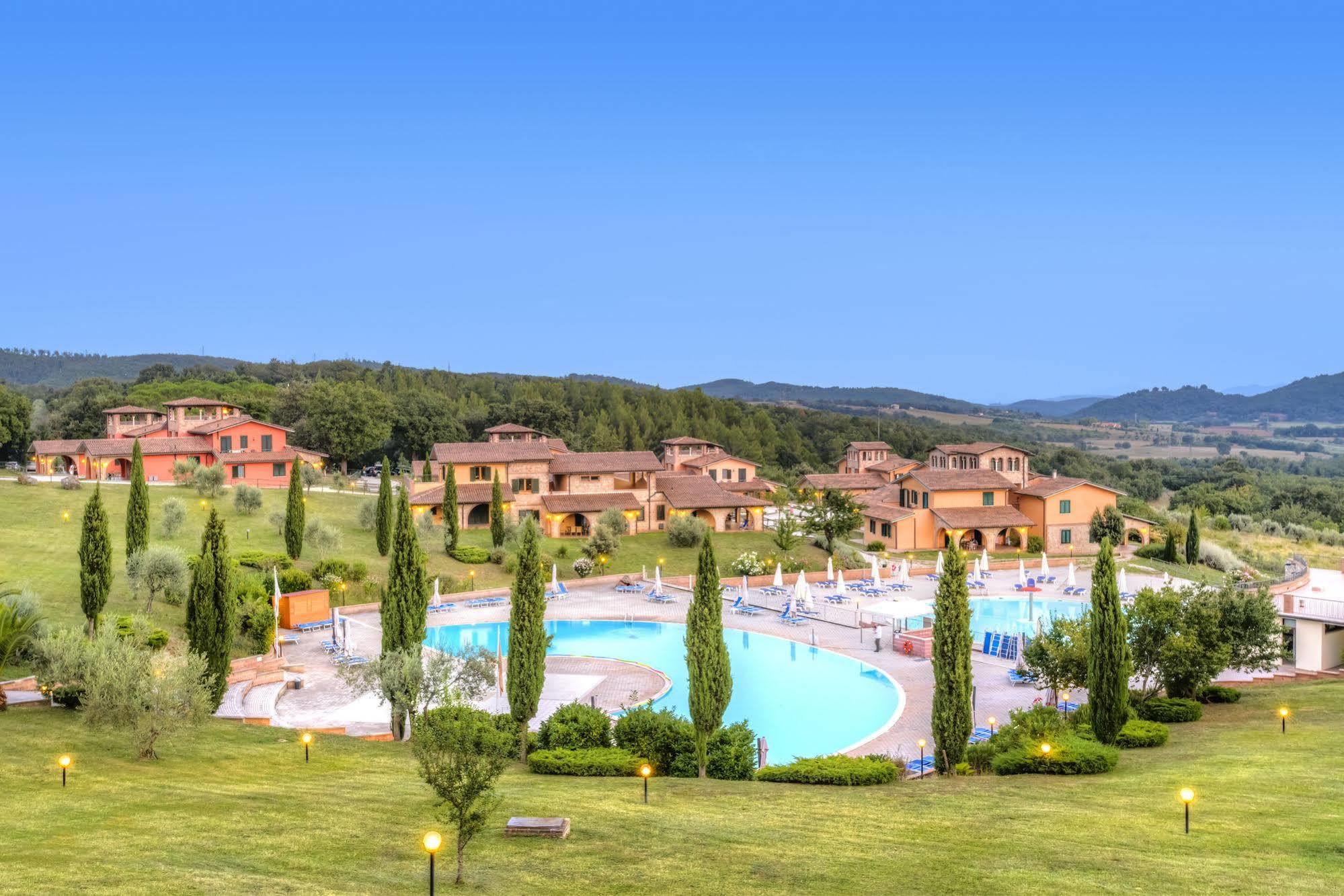 Pian Dei Mucini Resort Il Borgo Massa Marittima Bagian luar foto