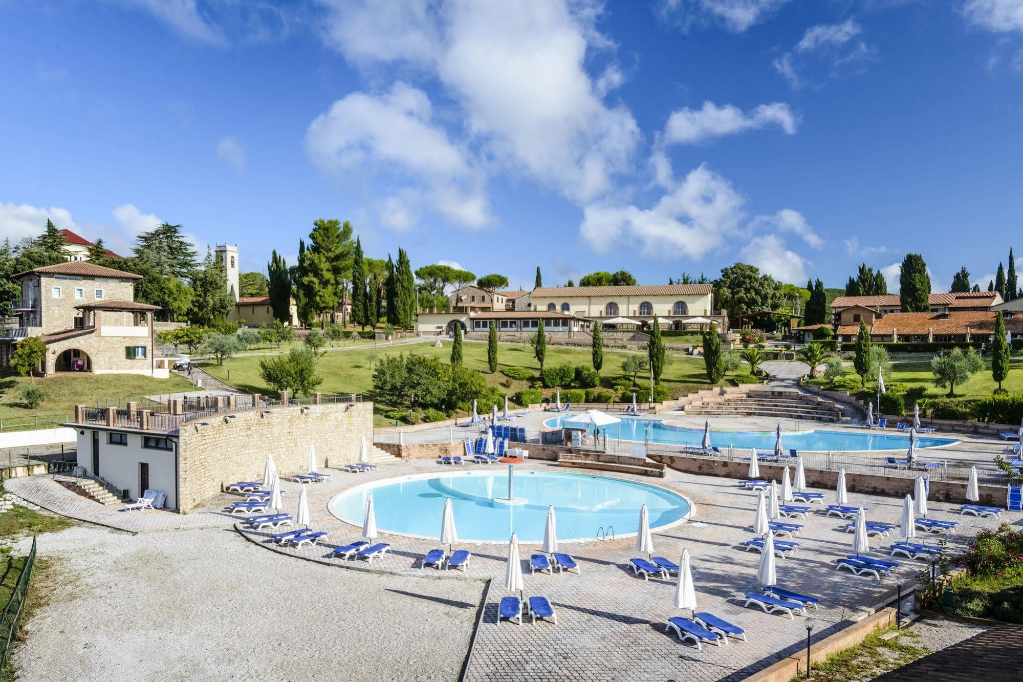 Pian Dei Mucini Resort Il Borgo Massa Marittima Bagian luar foto